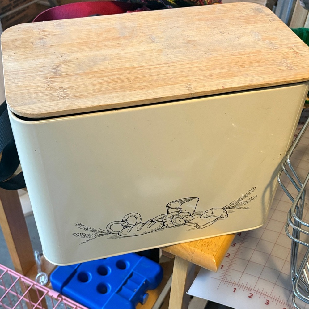 Grandma’s Cream Bread Box with Bamboo Lid